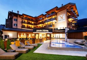 Adler Hotel Wellness & Spa - Andalo has rooms with a private hot tub