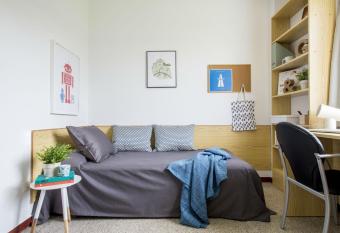 Residencia Universitaria Siglo XXI allows 18 year olds to book a room