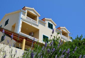 Villa ForTudor has Balcony rooms