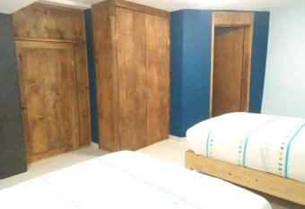 Casa habitaci  n allows 18 year olds to book a room