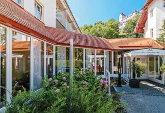 Hotel Hohenaschau allows 18 year olds to book a room