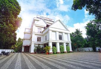 Hotel Emerald Regency has Balcony rooms