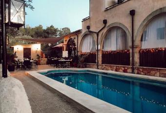 Villa Lorenzo has Balcony rooms