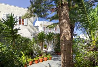 Dolphins Apartments has Balcony rooms