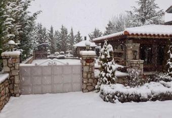 villa in Parnassos allows 18 year olds to book a room