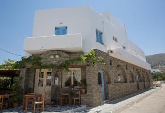 Louiza Hotel allows 18 year olds to book a room