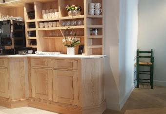 Rewindhotel allows 18 year olds to book a room