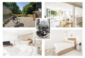 The Retreat Studio has Balcony rooms