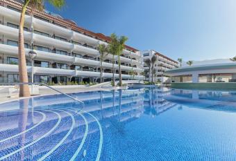 H10 Atlantic Sunset allows 18 year olds to book a room