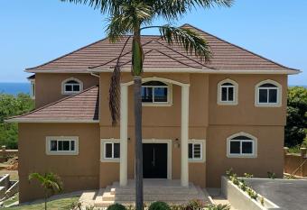 Edens Inn has Balcony rooms