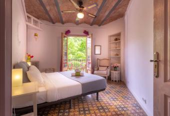 Primavera Hostel has Balcony rooms