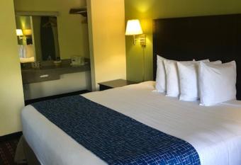 Travelodge by Wyndham Clarksville has Smoking rooms