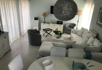 Buellis House has Balcony rooms