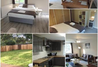5 Bed Camberley Airport Accommodation has Balcony rooms