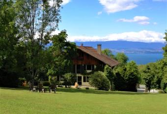 Domaine de l Olifant allows 18 year olds to book a room