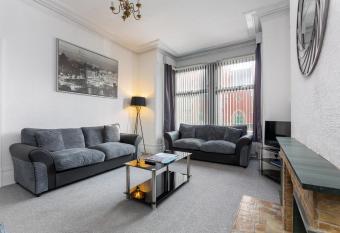 Raikes Parade Victorian Holiday Home - Blackpool Resort Collection has Balcony rooms