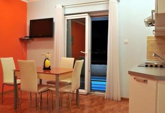 Villa Mare Apartments has Balcony rooms