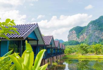 Baannai Lake View Resort has Balcony rooms
