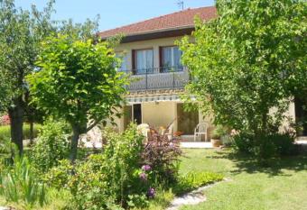 Chez Colombine has Balcony rooms