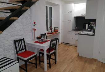 Stone Wall Apartment Izola allows 18 year olds to book a room