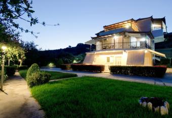 Thea Studios has Balcony rooms