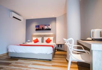 Super OYO GS Hotels Near Strand Mall allows 18 year olds to book a room