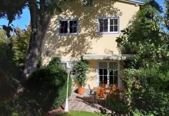 Villa Maxglan has Balcony rooms