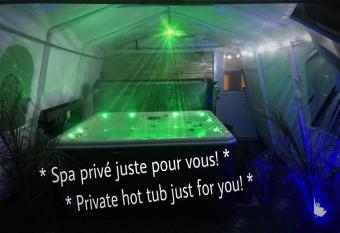 Le Shack 10min to Downtown allows 18 year olds to book a room