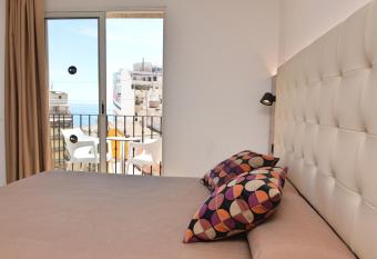 Hotel Queens - Adults Only allows 18 year olds to book a room