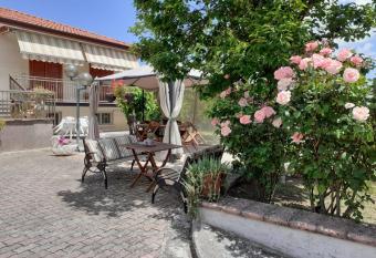 Lo Campo has Balcony rooms