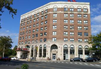 Hotel Riviera allows 18 year olds to book a room