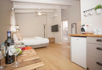 Tslil Suite has Balcony rooms