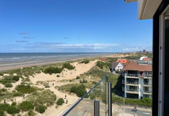 Koksijde Zeedijk Res Manh has Balcony rooms