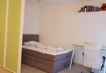 Schicke Ferienwohnung Darmstadt Bessungen has Balcony rooms