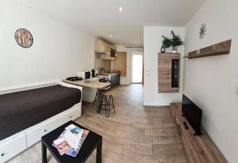 Charmant studio has Balcony rooms