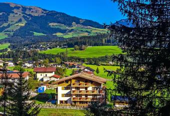 KITZALPEN Pension has Balcony rooms