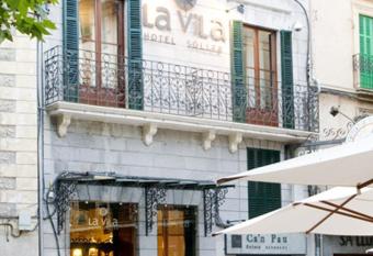 Hotel la Vila has Balcony rooms