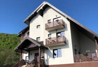 La Maison des R  ves - Bran has Balcony rooms