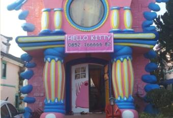 Villa Hello Kitty Kota Bunga Puncak has rooms with a private hot tub