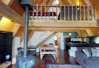 Elk Run A-Frame House has Balcony rooms