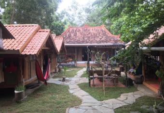 VH Surf Camp has Balcony rooms