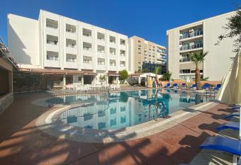 Oya Family Suites has Balcony rooms