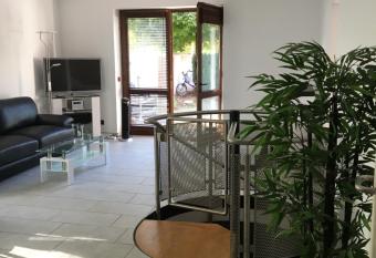 Apartment Bemerode allows 18 year olds to book a room