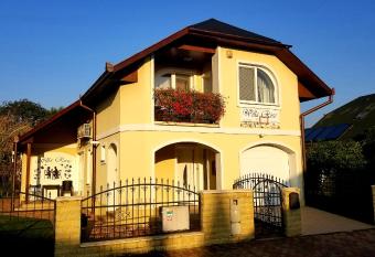 Villa Rose has Balcony rooms