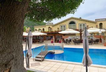 Villa Dei Fiori has Balcony rooms