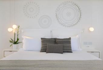 The Island Concept Luxury Boutique Hotel has rooms with a private hot tub