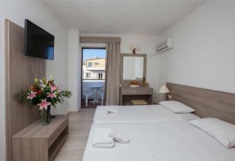 Apollon Hotel allows 18 year olds to book a room