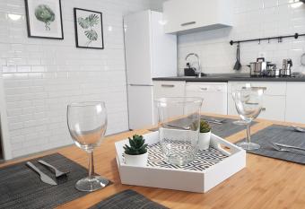 Apartamento Jerez 2018 allows 18 year olds to book a room