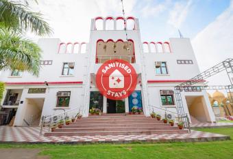 Collection O 15516 J S Garden allows 18 year olds to book a room