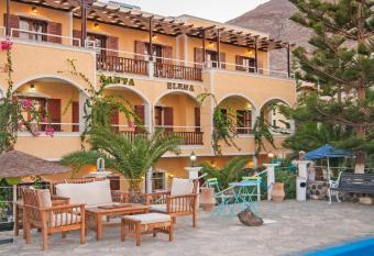 Santa Elena allows 18 year olds to book a room